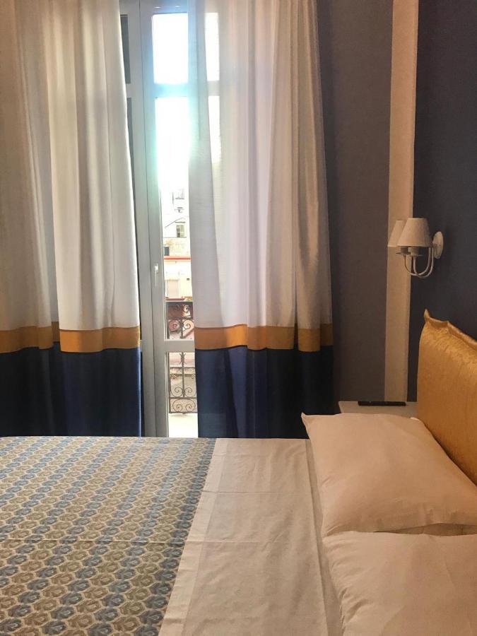 نابولي B&B I Due Teatri المظهر الخارجي الصورة